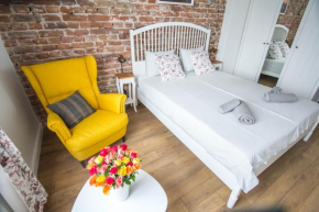 Lion's Bridge boutique 2BDRM apt, top center gem